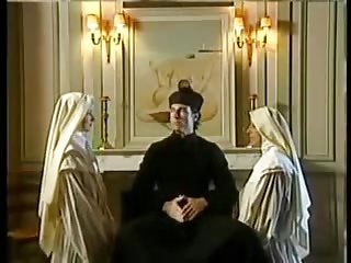 Видео: Обнаженные монахини тоже хотят сека